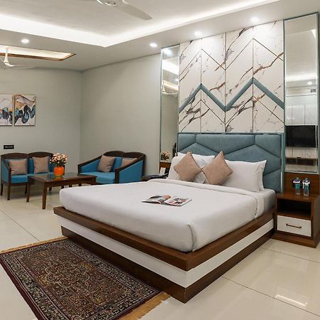 فندق ليلا جراندي Karnāl المظهر الخارجي الصورة